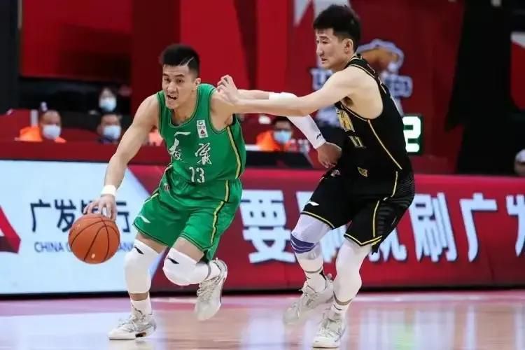 格纳布里将缺席一段时间比赛凌晨拜仁1-5不敌法兰克福的比赛，格纳布里第68分钟替补登场，随后在第70分钟因伤离场。